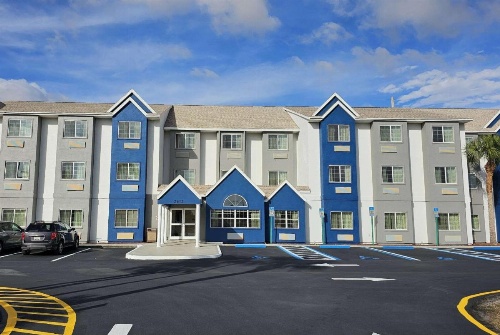 Microtel Inn & Suites By Wyndham Bushnell image 5